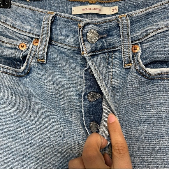 Levi's Wedgie Skinny High Rise Button Fly Jeans - Picture 8 of 9